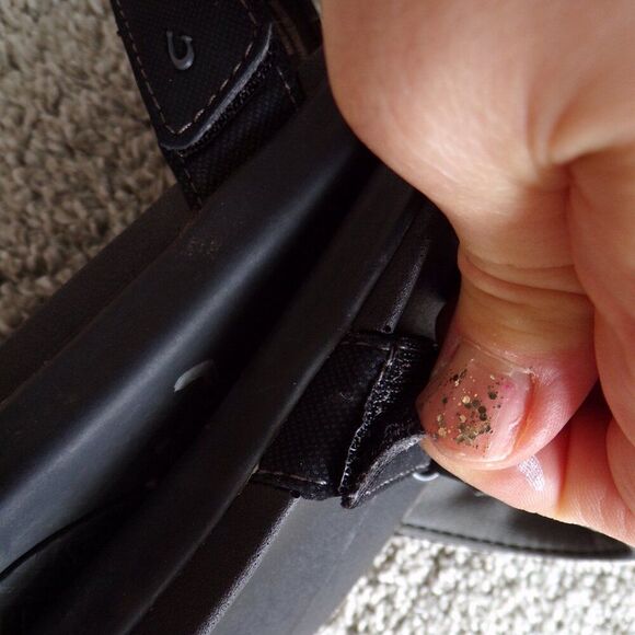 Olukai black flip flop beach sandals 8 - Picture 8 of 10